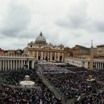 El Vaticano suspenderá el sueldo a empleados que resulten ausentes por no contar con el certificado sanitario de covid-19