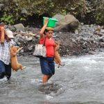 Comunidades cercanas al volcán de Fuego se enfrentan a crecidas de ríos y malas condiciones de acceso, que dificultarían una evacuación futura