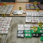 Autoridades allanan inmueble en Lívingston, Izabal, son recibidos a balazos, pero logran incautar 144 paquetes de cocaína