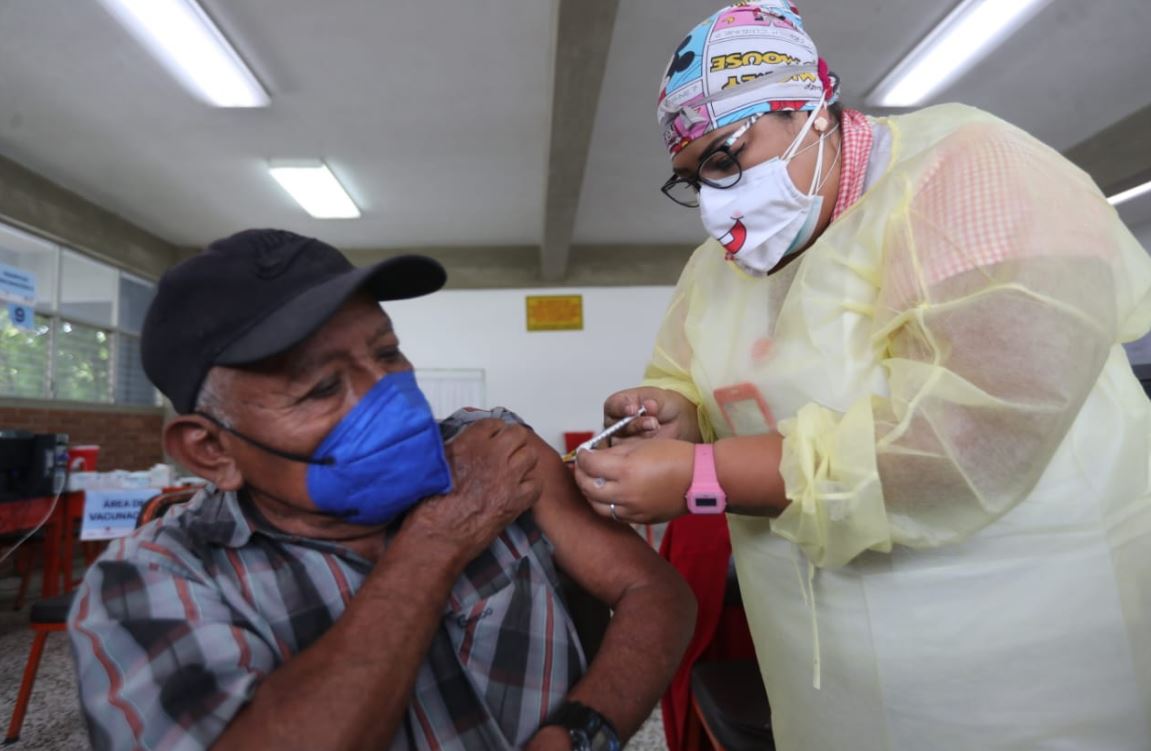 Semáforo covid-19: Guatemala inaugura el 2022 con más municipios en alerta roja