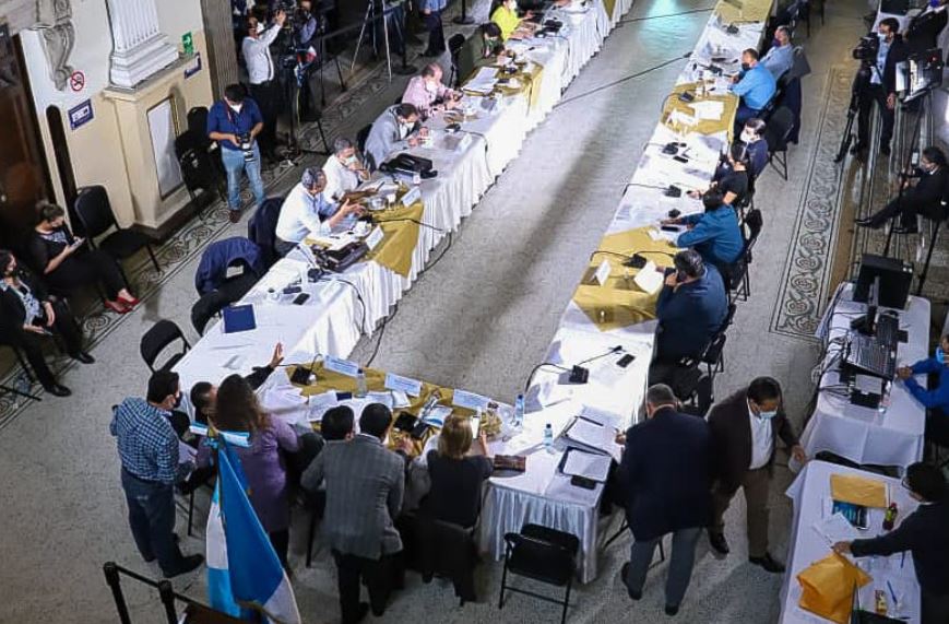 Congreso aprueba fijar precios de referencia a medicamentos contra el coronavirus