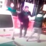 En video: Una discusión en un chat escolar terminó con una brutal pelea frente al colegio