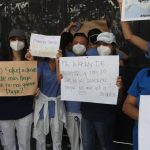 Estudiantes de medicina de la Usac protestan frente al Congreso para exigir pago de la beca estudiantil