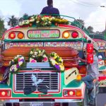 Con su ataúd sobre un autobús y una gran caravana: la singular despedida de pobladores a transportista de San Francisco El Alto