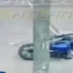 Video muestra el impactante accidente que sufrió motorista en la Avenida Petapa
