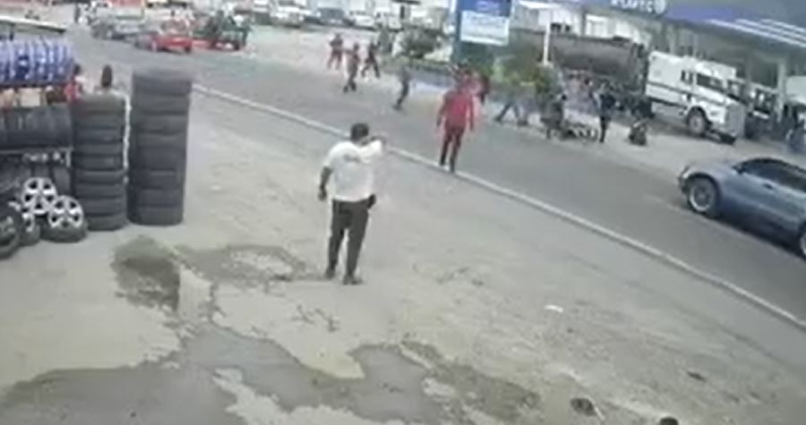 Video: el peligro en el que estuvo una persona en accidente de tránsito en la ruta al Atlántico