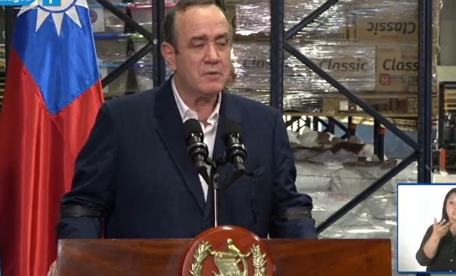 Giammattei dice que identificaron a agresores en Fray Bartolomé de Las Casas y que no le pidan un centavo quienes no quieren vacunarse