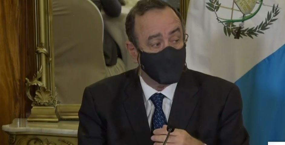 “Vacunas tenemos”: dice Giammattei, critica retraso en la entrega de Pfizer y dice que mecanismo Covax “no funciona”