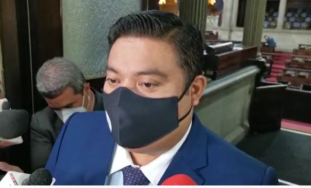 “No es más que un recuerdo en el marco del Bicentenario”: Allan Rodríguez es cuestionado por entrega de regalos a diputados
