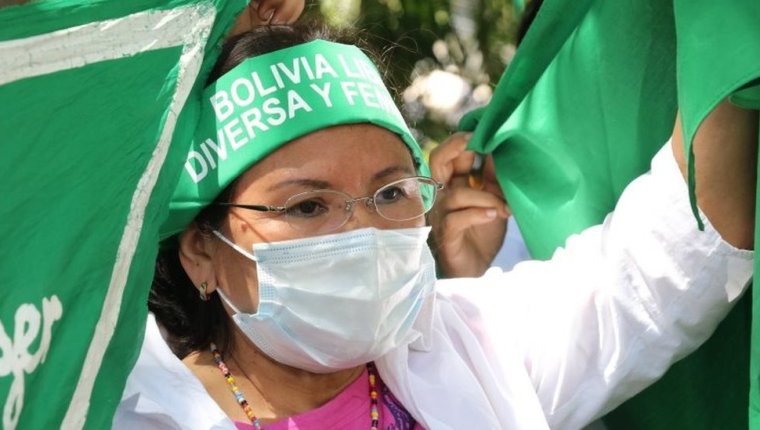 El caso una niña de 11 años violada que interrumpió un proceso de aborto por intervención de la Iglesia católica y genera debate en Bolivia