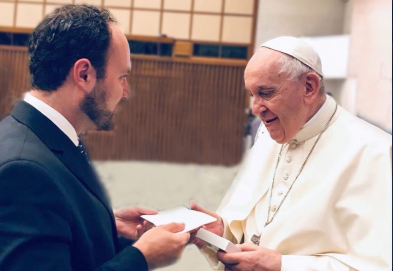Minex invita al papa Francisco a visitar Guatemala y sumo pontífice dice que tiene presente al país