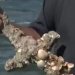 Video: impresionante hallazgo en el Mediterráneo de una espada de 900 años perteneciente a Las Cruzadas