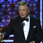 Alec Baldwin: esto se sabe de la tragedia en el set de grabación de la película “Rust” donde una directora de fotografía murió baleada