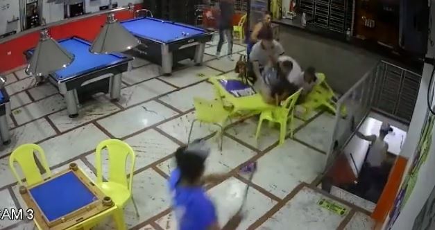 Video: víctimas de asalto se enfrentan a delincuentes en billar