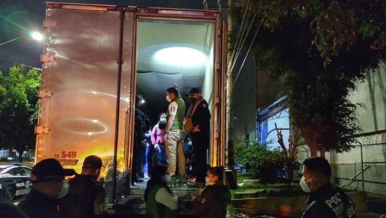 Migrantes guatemaltecos hallados en contenedor