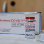 Dosis de refuerzo de Moderna es apoyada por expertos de la FDA y esta sería la cantidad de microgramos que contendrá