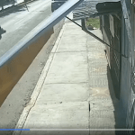 Cámara graba impactante momento en el que un taxista embiste a menor que muere por la fuerza del golpe