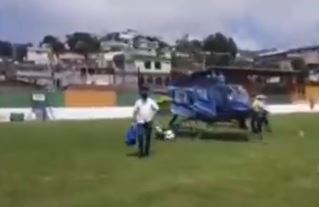El momento en que viceministro del Maga sufre caída al bajar de helicóptero durante gira de trabajo de Sololá