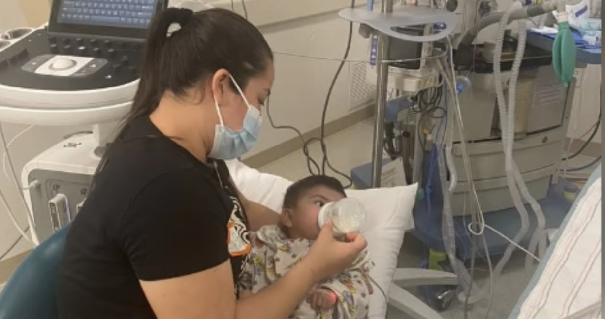 Marcela Paredes, la pequeña que nació con el corazón afuera de la caja torácica, supera la primera cirugía