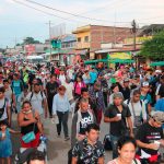 Bajo vigilancia: Caravana migrante avanza a paso lento por el sur de México