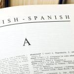 “Gásfiter”, “cotufa” y “escortei”: las palabras que el español ha adaptado (o deformado) del inglés