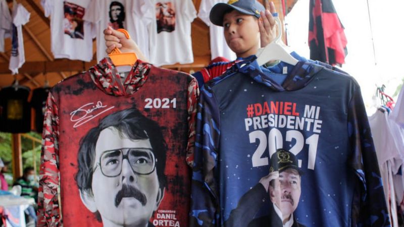 Camiseta en favor de Daniel Ortega