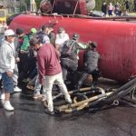 Personas atrapadas en fuerte accidente de tránsito en Mixco y se complica la movilidad