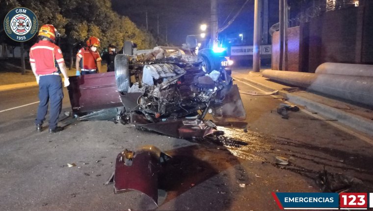Video: trágico accidente en la Atanasio Tzul deja muerto a un hombre y su auto queda destruido