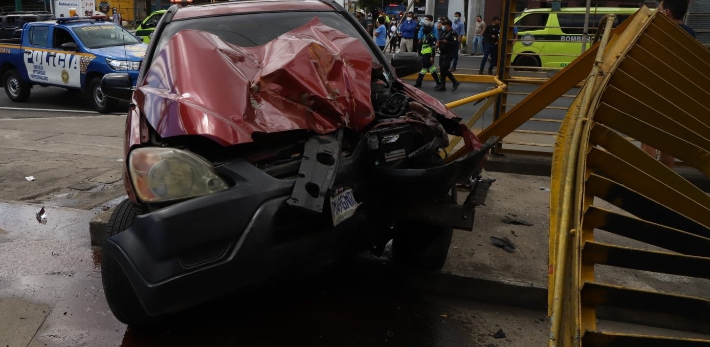 Accidente de tránsito en la avenida Petapa causa la muerte de un niño y un adulto