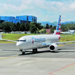 La aerolínea American Airlines suspende otros 338 vuelos, y van más de 2 mil cancelaciones
