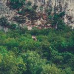 Trabajador de un área de canopy se suelta desde 30 metros para salvar a una clienta