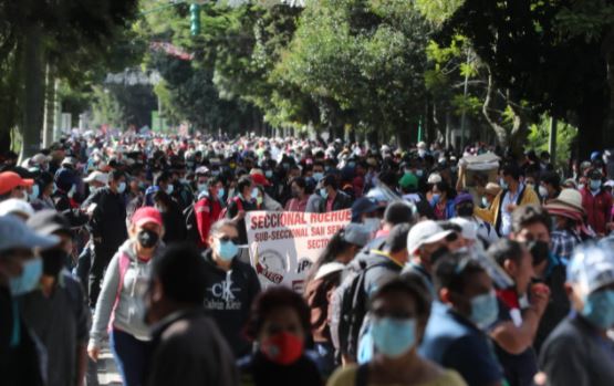 Magisterio manifiesta en la capital y la PMT recomienda rutas alternas por complicaciones en el tránsito