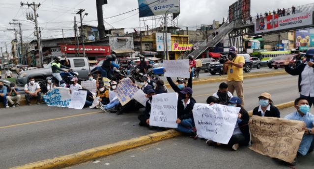 Manifestación en El Trébol complica el tránsito en la ruta Interamericana y calzada Roosevelt
