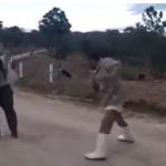 “Dale satanás, matame si querés”: vecino de Huehuetenango azota a pastor evangélico porque predicaba frente a su casa