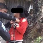 Una alerta de vecinos permite el rescate de una mujer que era encadenada a un árbol por su conviviente en Totonicapán