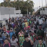 Migrantes que buscan llegar a EE. UU. denuncian que agentes de la PNC les exigen dinero para no regresarlos a la frontera