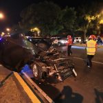 Sobrevive pese a que su vehículo quedó completamente destruido en percance