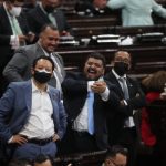 Congreso avanza en aprobación de presupuesto 2022 con alcaldes y dispositivos policiales de fondo
