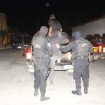 Autoridades capturan a seis hombres y decomisan 35 paquetes de cocaína luego de aterrizaje de narcoavioneta en Petén