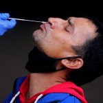 OMS advierte que variante ómicron representa “un riesgo muy alto” para el mundo