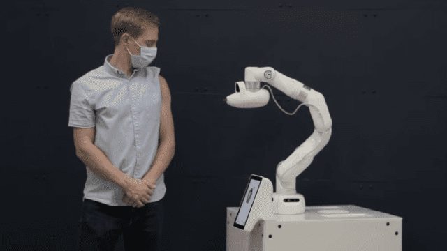Conoce el robot que puede vacunar sin la necesidad de utilizar agujas
