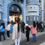 Pese al frío, guatemaltecos aprovechan el domingo para vacunarse contra el covid-19