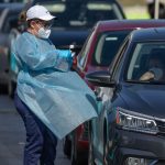 Covid: la alerta de la OMS por la “amenaza gemela” de ómicron y delta y el “tsunami” de contagios que causa
