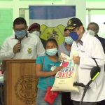 Presidente Giammattei ofrece 10 kilos de arroz a pobladores que se vacunen contra el covid-19