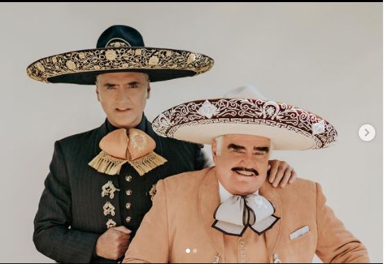 El “Potrillo” llora al recordar a Vicente Fernández, en el primer concierto después de la muerte de su padre