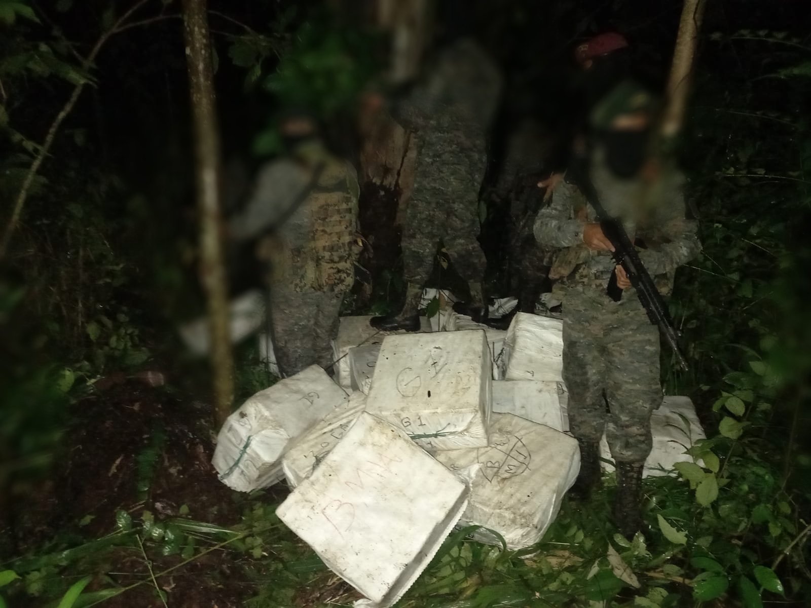 Narcojet y más de mil paquetes con cocaína son localizados por el Ejército en Sayaxché