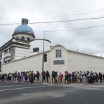 Cientos de familias acuden al santuario en devoción a la Virgen de Guadalupe