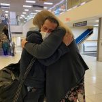 Video: el emotivo momento en que un guatemalteco se reúne con su esposa en Maine, tras haber sido deportado en 2017