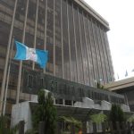 Reforman reglamento del IVA y algunas facturas deberán llevar nombre o número de DPI