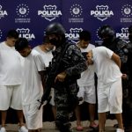 Gobierno salvadoreño afronta crecientes señalamientos de pactar con pandillas